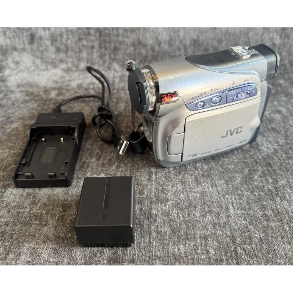 JVC GR-D270U MiniDV Digital Video Camera Camcorder Tested Works Bundle Charger
